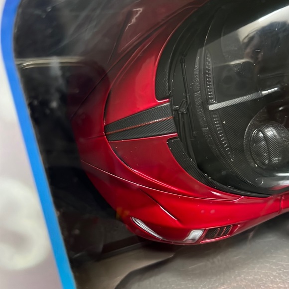 Maisto 1:18 Scale Die Cast Model Car Bugatti Divo Special Edition, New - Picture 7 of 7